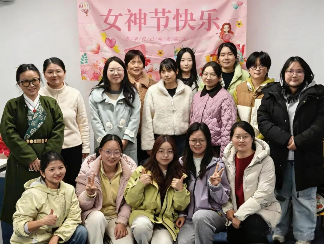 【女神节特辑】持扇贴花，共赴风雅之约——东深智水“三八”妇女节团扇手工活动完美收官